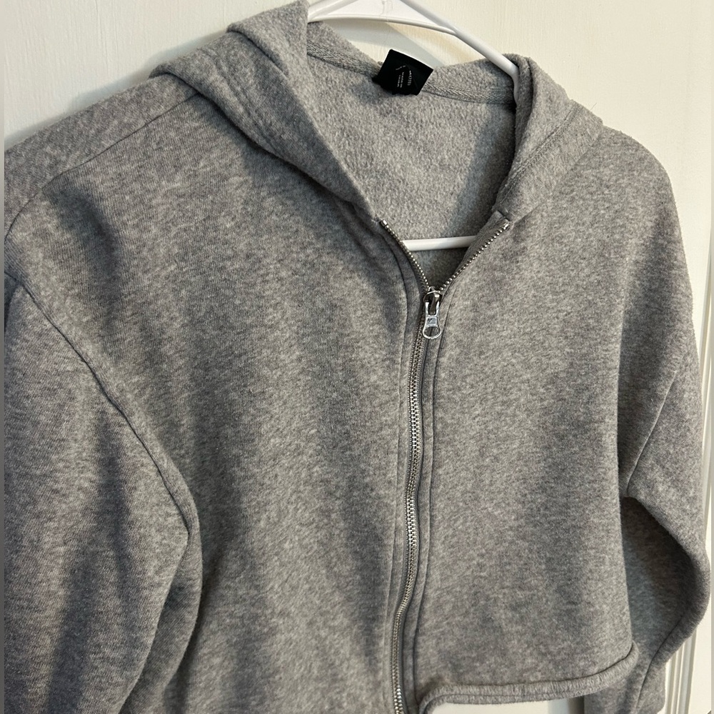 Cropped Grey Sweatshirt